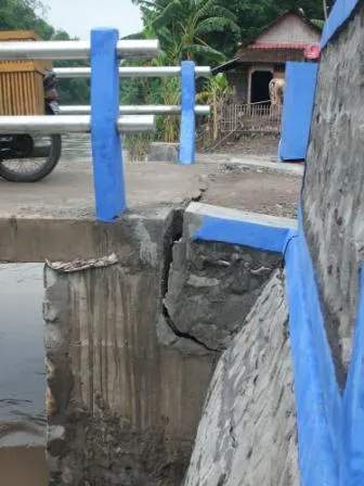 Jembatan Bakalanrayung Terancam Ambruk